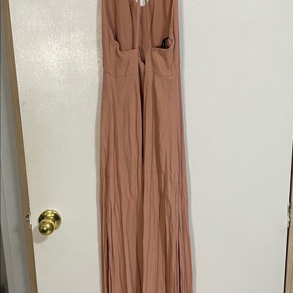 Gorgeous lace maxi dress with open lace back area. - Picture 3 of 4